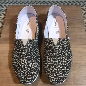 TOMS Leopard Print Shoes size 9